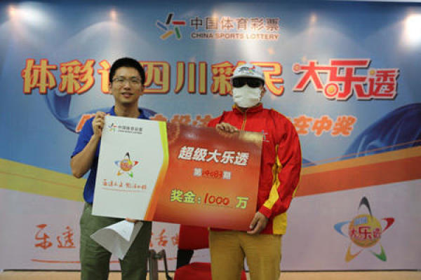 記者：拜仁目前無意冬窗出售格雷羅，俱樂部看重他的多面手屬性