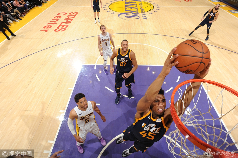 莫德里奇數(shù)據(jù)：1進球，2關鍵傳球，2攔截4搶斷，8.6分全場最高數(shù)說足球                                                                
