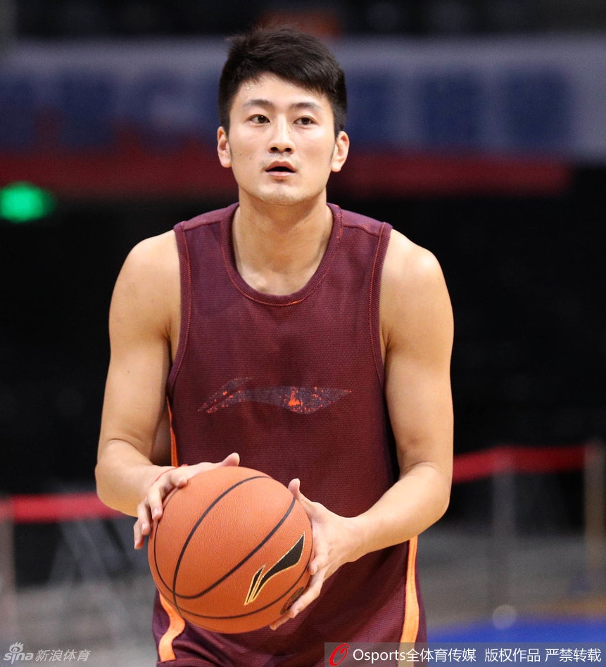 門興前鋒：按今天判給拜仁點(diǎn)球的標(biāo)準(zhǔn)，每場比賽都會有24個(gè)點(diǎn)球