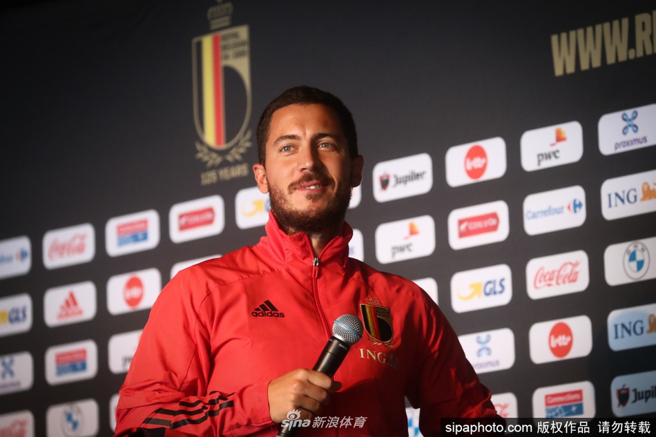 忙里偷閑，內(nèi)馬爾現(xiàn)場觀戰(zhàn)NFL橄欖球比賽神飛                                                                2025-09-06 10:
