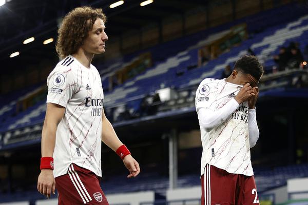 小橋：我們方向是沖搶進攻籃板打快速轉(zhuǎn)換 這和上賽季步行者很像