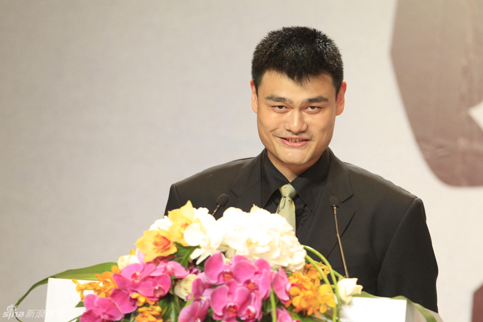 官方：費內巴切簽西漢姆后腰阿爾瓦雷斯達初步協(xié)議，將進行體檢