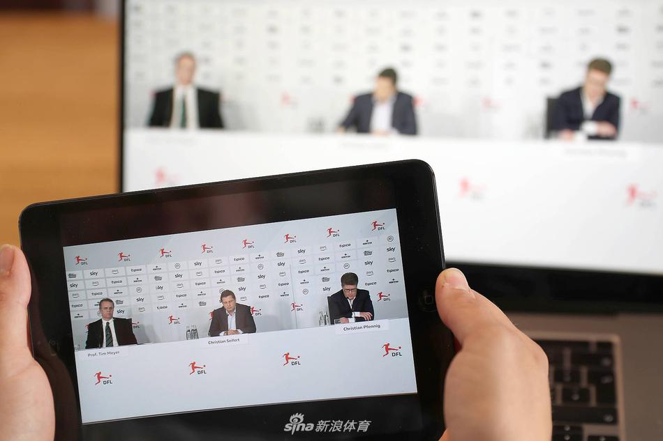 [流言板]末節(jié)決勝！凱爾登壓哨三分命中，馬刺和湖人三節(jié)戰(zhàn)成89平