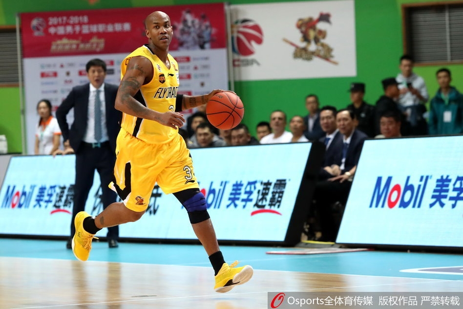 變著法子秀恩愛！克萊女友曬出穿著克萊球衣的拉布布