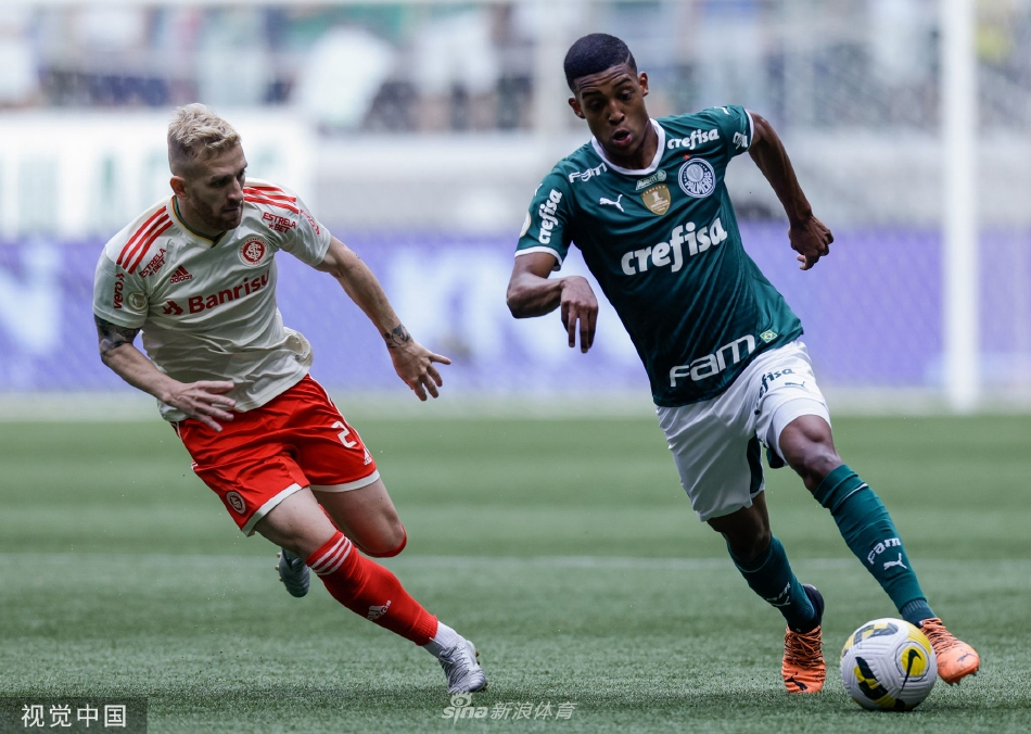 爐石傳說PVP卡組-圣光菠蘿如下：PVP卡組-圣光菠蘿陣容卡位分析：圣光三流氓偉倫，安度因，烏瑟爾） 極其強勢的賴場能力，又能count護衛(wèi)類傭兵，三人組都有回復技能配合純凈指環(huán)還能打出安度因的上限，
