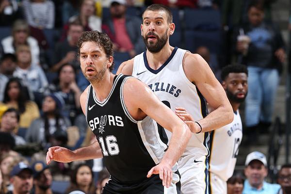 看得人眼花繚亂！NBA杯重磅來襲 各支球隊祭出五顏六色的地板