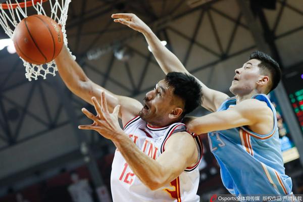 詹姆斯：新秀賽季我在騎士的角色很奇怪 當時打得不是贏球的籃球