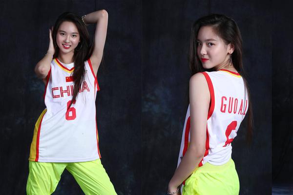 這身材太炸裂了??阿根廷看臺驚現(xiàn)富有且慷慨的美女球迷??