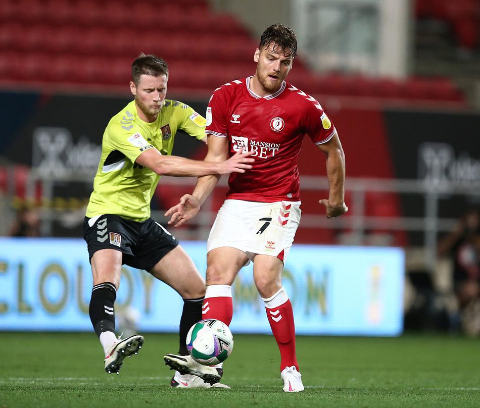 領導力！馬奎爾賽后怒吼慶祝，與隊友一一擁抱慶祝