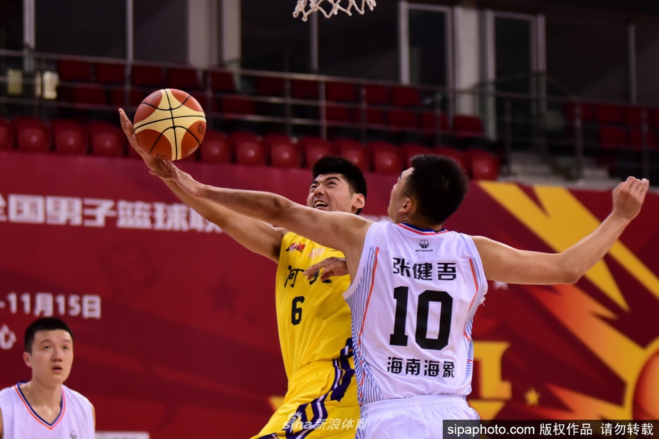 [流言板]美媒調侃：裁判等球不進再吹哨，NBA在確保不讓亞歷山大投丟