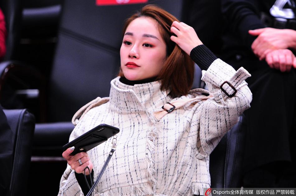 西媒：阿勞霍在巴薩的前景不明，球員本人對是否續(xù)約態(tài)度模糊