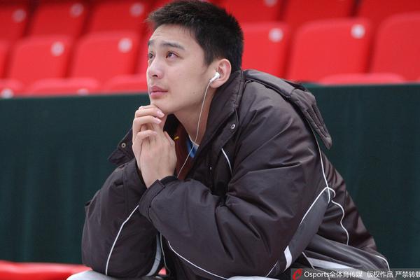 直播吧9月30日訊 今天，快船新援布拉德利-比爾參加了球隊媒體日活動。談到與詹姆斯-哈登這樣的控衛(wèi)并肩作戰(zhàn)，比爾說道：“如果我說我沒有在頂級控衛(wèi)身邊度過職業(yè)生涯的最佳時光，那我就是在撒謊。約翰-沃爾、
