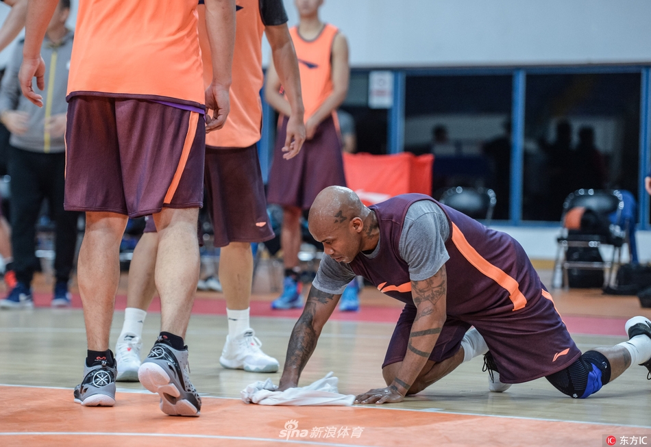 虎撲01月21日訊 今日NBA常規(guī)賽，活塞107-96大勝火箭。本場比賽，比斯利全場得到17分，投籃12中5。根據(jù)數(shù)據(jù)統(tǒng)計(jì)，比斯利本賽季場均能轟下16.1分，個(gè)人近4年來最高。