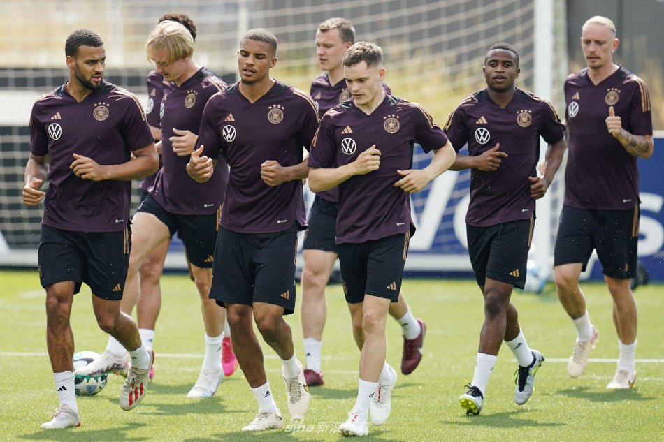 皇馬官方：續(xù)約18歲中衛(wèi)霍安