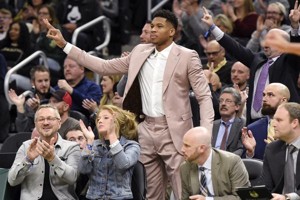 有些beef，曼聯(lián)進球后兩隊球員有些爭執(zhí)，恩佐和肖發(fā)生口角