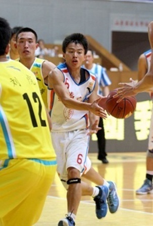 神撲！埃澤左腳凌空斬，波普快速下地撲出