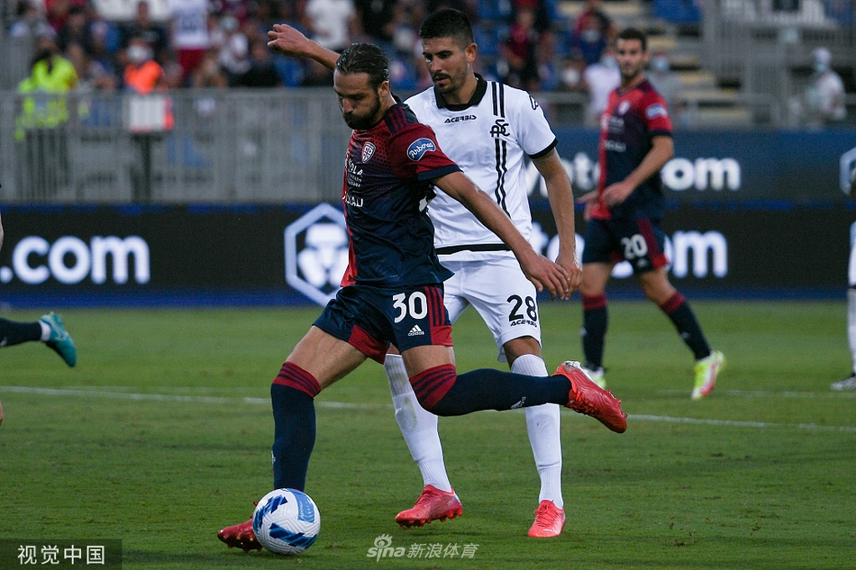 ??伊卡爾迪罵旺達(dá)出軌的前隊(duì)友為“黑猩猩”，被指責(zé)種族歧視