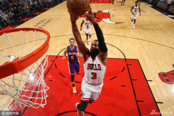 艾弗森：在街上有男球迷想約我吃飯 說愛我就像愛兄弟