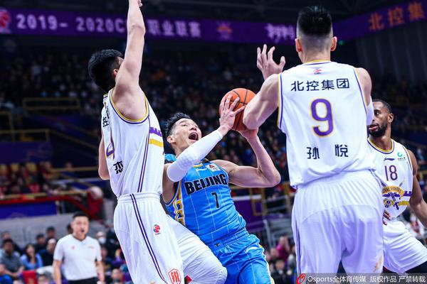 今夕是何年！哈登反擊完成單臂劈扣，快船替補席興奮慶祝