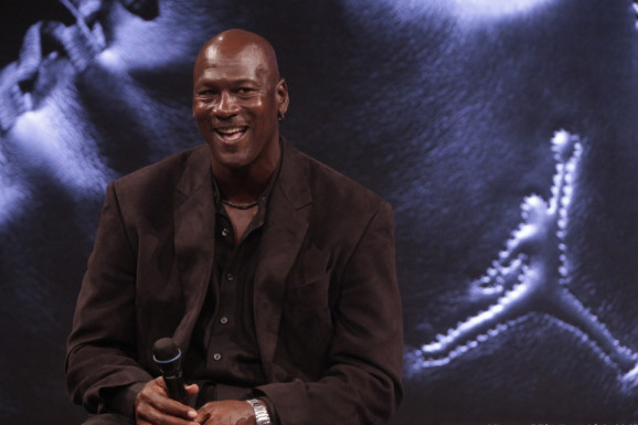 [流言板]愛德華茲本賽季至今8場拿到30+，上賽季共29場