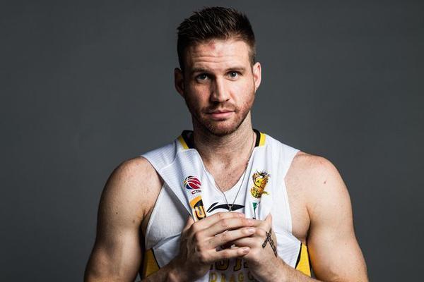 米蘭vs博洛尼亞：圣地亞哥、莫德里奇出戰(zhàn)，拉比奧首秀