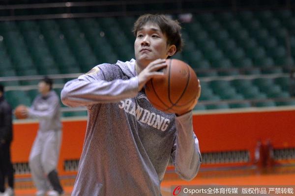 觀賞性拉滿！三球拋傳助飛小橋空接單臂炸扣