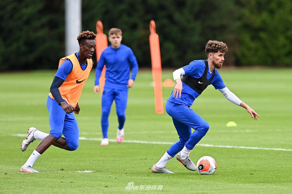 2025年10月16日 17:45:33懂球帝                 在對陣以色列的比賽結(jié)束后，多納魯馬接受了《米蘭體育報》的專訪，談到了自己對于意大利國家隊進入世界杯的信心以及對米蘭、曼城
