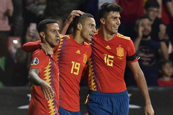 歐文：曼聯(lián)的問題絕非三后衛(wèi)陣型，不斷尋找替罪羊令人尷尬