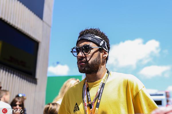 代表皇馬歐冠首秀！阿諾德開場4分鐘無對抗拉傷大腿被換下