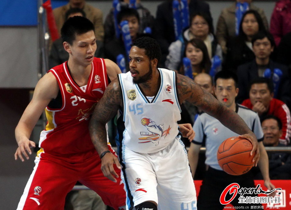 六臺(tái)：貝蒂斯已告知巴坎布在尋找其他前鋒，球員離隊(duì)仍未取得進(jìn)展