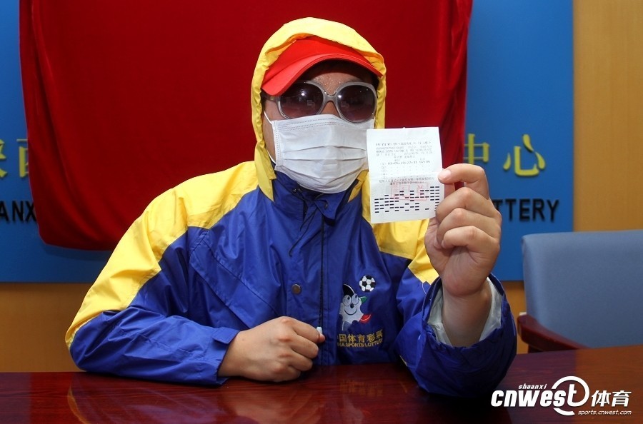 曼聯(lián)自1979年首次遭遇聯(lián)賽主場三連敗，近三場英超輸球一球未進