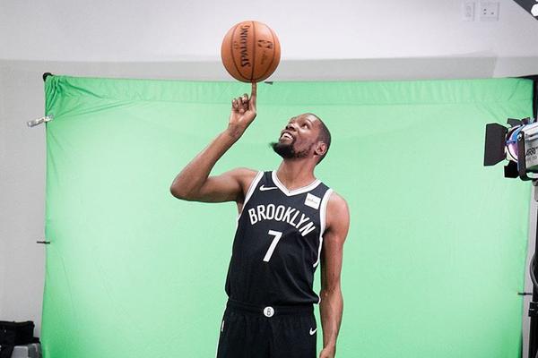 施羅德上半場兩分 下半場10中5拿到14分7助 最后時刻連得4分