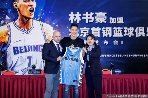 太疼了！王獻(xiàn)鈞爭頂撞飛兩顆牙，瞬時畫面被抓拍到????