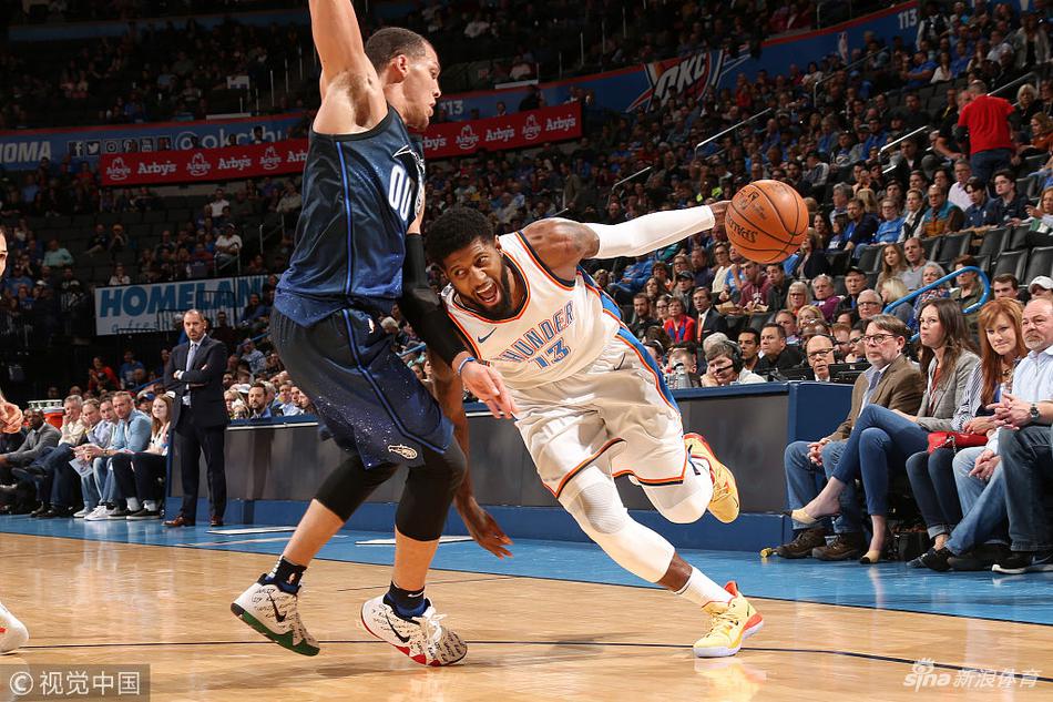 速覽：九游小編為大家整理了《我的世界》冰與火之歌模組中騎乘龍飛行的詳細步驟。包括必備的三件物品制作、馴服與喂養(yǎng)流程，以及具體的騎乘與操作方法，幫助玩家輕松體驗遨游天空的樂趣。1.我們首先需要一條馴服了
