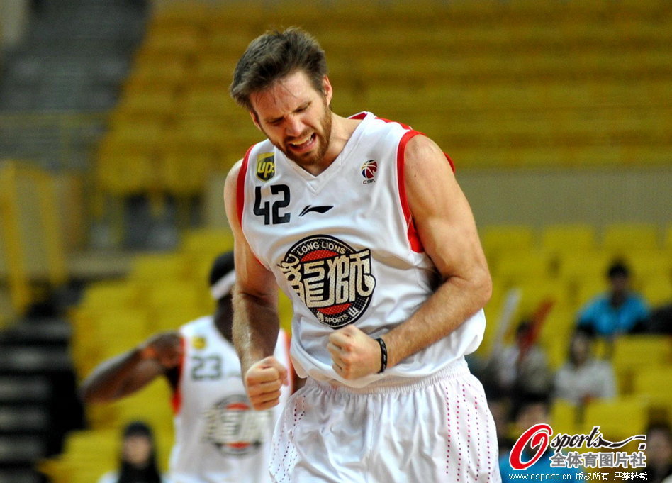 直播吧9月8日訊 在今天凌晨進行的世界杯歐洲區(qū)預選賽，荷蘭客場3-2戰(zhàn)勝立陶宛。荷蘭名宿范德法特點評了比賽。荷蘭國家隊一度2-0領先，但之后卻被立陶宛連進兩球將比分扳平。擔任比賽解說嘉賓的范德法特首先
