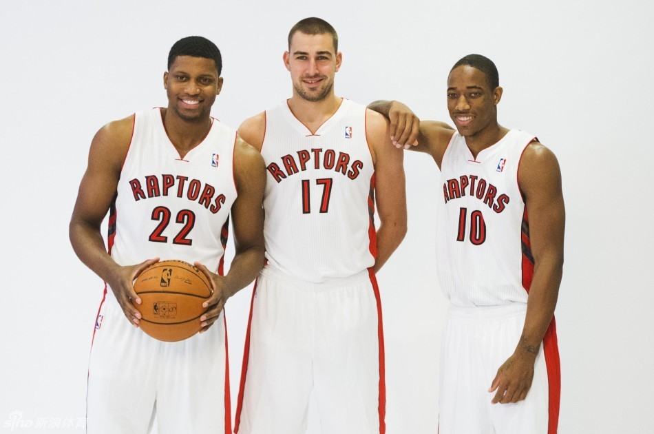 阿圖爾社媒曬與內馬爾合照：很高興與你重逢，祝你早日重返賽場木子                                                                2025-
