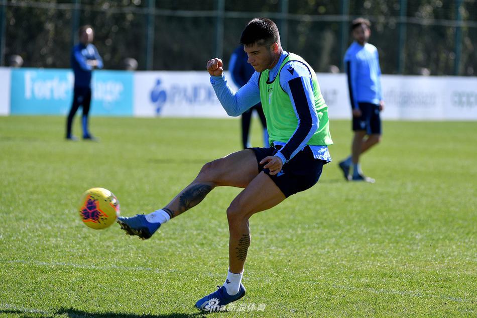 差點丟了！米利唐1v1放給奧巴梅揚半單刀，后者打門偏出