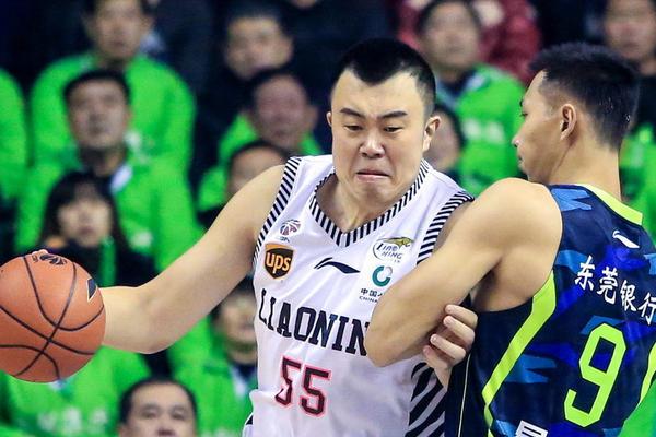 點燃全場！理查茲排球式進(jìn)攻籃板打出助古德溫命中第三節(jié)壓哨三分