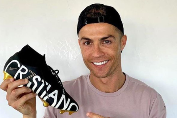 禁區(qū)任人飛！卡林頓送拋傳 巴格利在恩比德頭上點進還要加罰