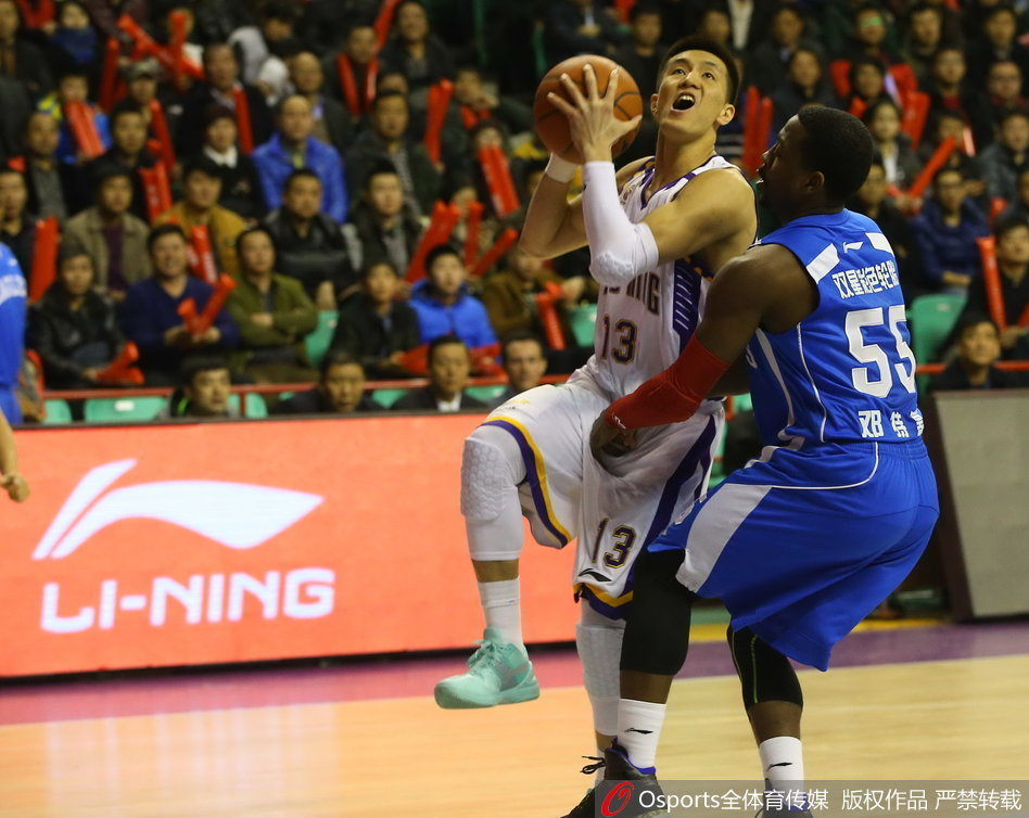 低胸連衣裙+修長美腿！卡里烏斯妻子社媒曬性感照預熱尤文vs國米