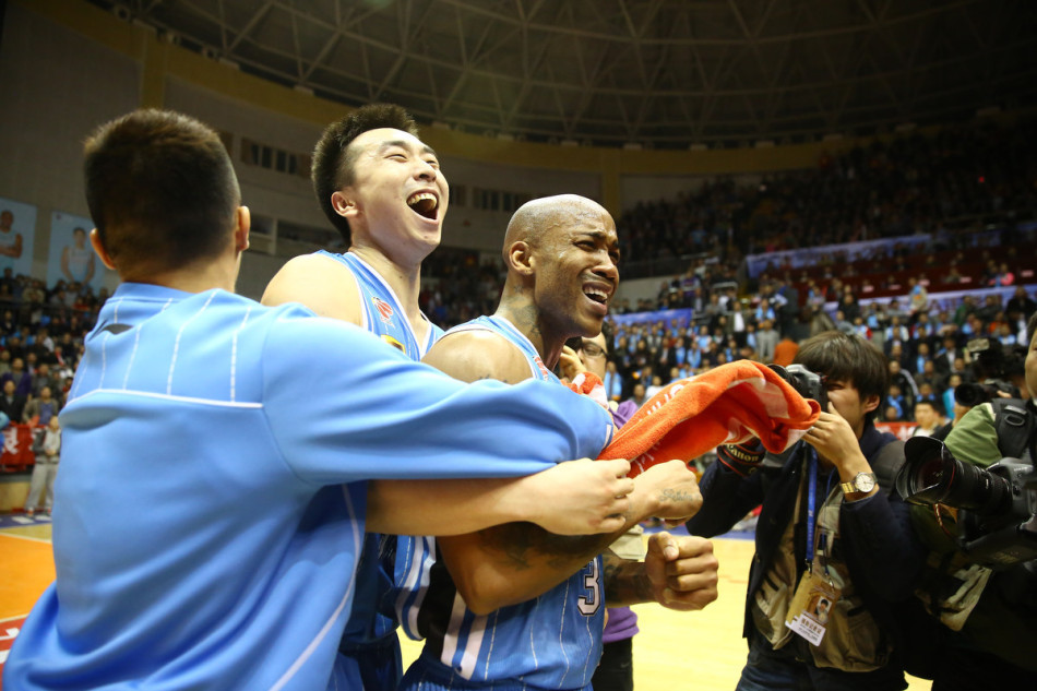同年DPOY+MVP+FMVP？阿賈中投絕殺+34分14板??助王牌奪冠軍點
