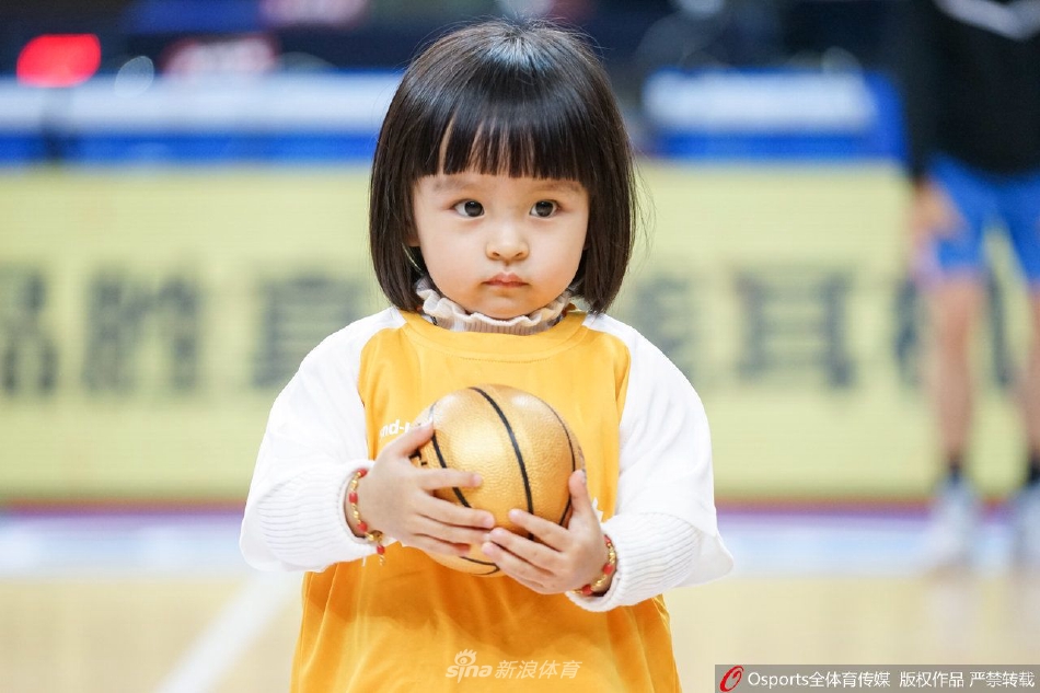 明日方舟重輔n15個人抓位分享如下：重輔在界園其實強度很高，一方面是酒神電弧倆輔助硬抬，一方面是個人感覺重輔隊能完全抗住厲錢的負面效果。抓位解析：電弧、酒神：純粹的輪椅，不僅是重輔，其他隊也必抓的外援
