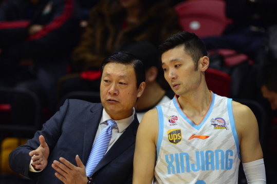 VAR長時間審核！薩卡禁區(qū)內倒地，裁判判點后看VAR取消