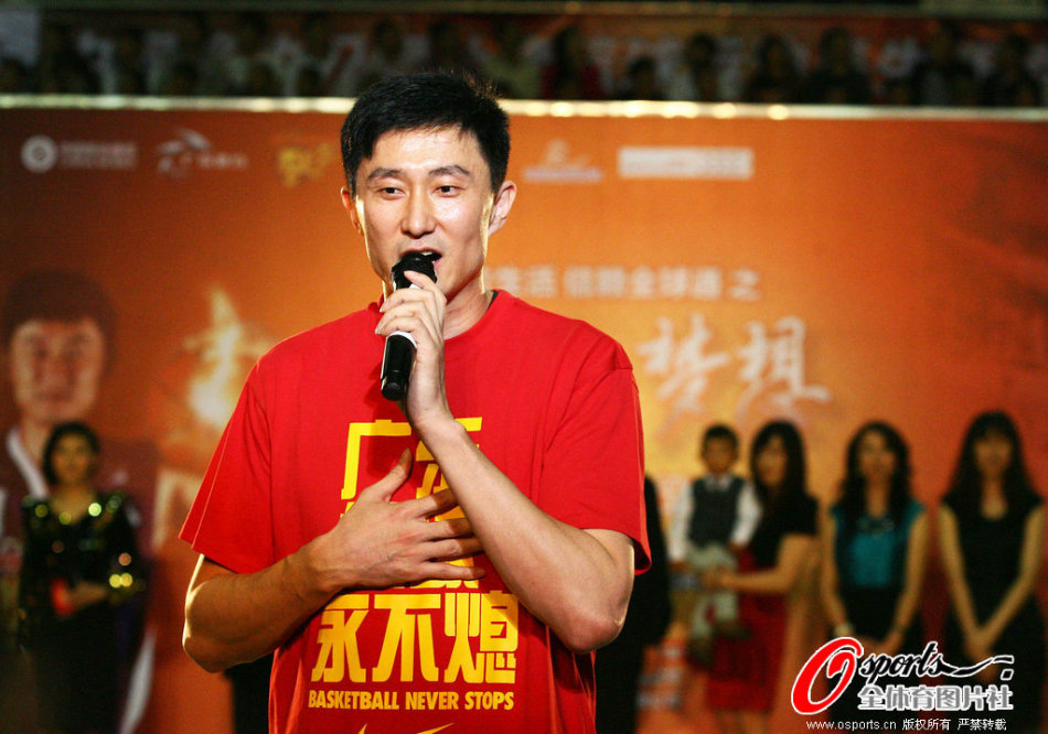 正賽首秀就客場贏球！圣吉羅斯球員、球迷賽后瘋狂慶祝