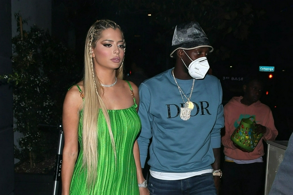 狀態(tài)不佳？科曼一次帶球腳滑、一次停球失誤打到自己臉上