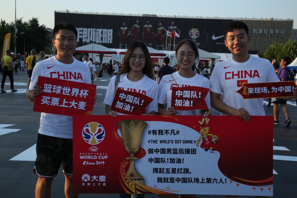 在崩壞星穹鐵道中，長夜月?lián)碛袃蓚€專屬成就，玩家只需在戰(zhàn)斗中滿足特定條件即可解鎖。不過，很多小伙伴可能還不了解具體的達(dá)成方法。接下來，我們將為大家詳細(xì)介紹長夜月專屬成就的達(dá)成攻略，幫助你順利解鎖成就。如