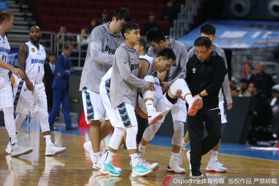 聯(lián)賽杯賽后伊薩克說啥？范迪克賣關(guān)子：兩三年后再講，現(xiàn)在我忘了