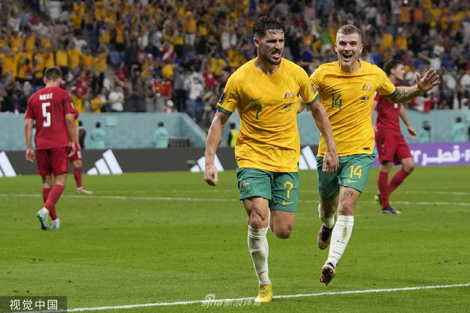 虎撲01月14日訊 今日NBA常規(guī)賽火箭對陣灰熊的比賽已經結束。全場比賽，火箭120-118戰(zhàn)勝灰熊。格林全場18中13，三分6中5，得到42分3籃板4助攻1搶斷。
