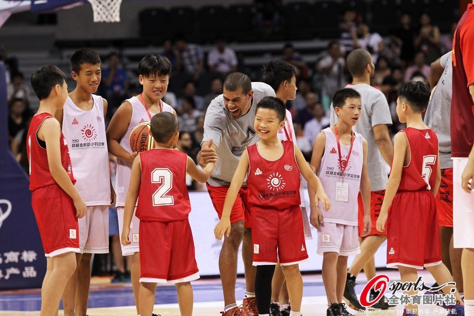 法蘭克福主帥：要帶著贏球的信念投入比賽 需以團隊姿態(tài)防守凱恩