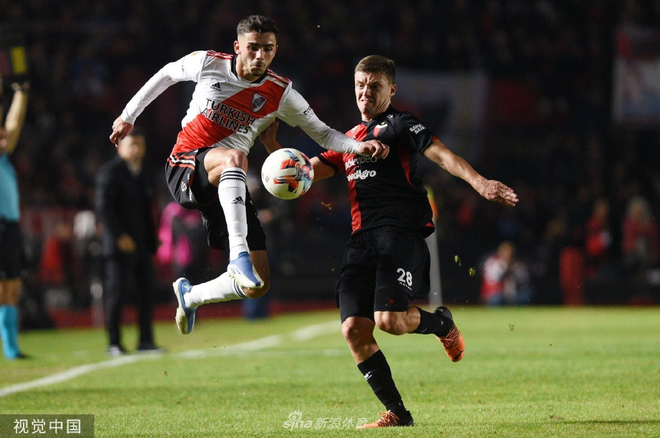 虎撲01月14日訊 NBA常規(guī)賽，森林狼和奇才的比賽正在進行中。第二節(jié)比賽，普爾中場超遠準壓哨三分強投命中，奇才半場落后4分。
